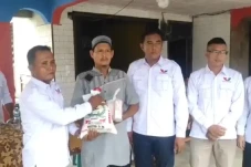 Simpatisan Padati Kantor...