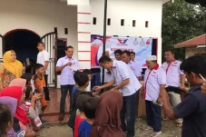 Bantu Anak Yatim di...