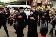 Berangkat ke Bandung,...