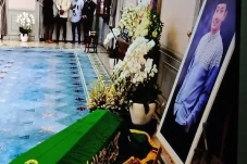 Eril Kamil Dimakamkan...