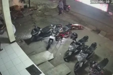 Tepergok, Maling Motor...