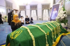 Sampaikan Belasungkawa,...