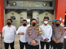 Heboh Pernikahan Manusia...