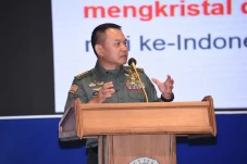 KSAD Dudung Ajak Mahasiswa...