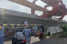 Ada Pemasangan Box Girder...