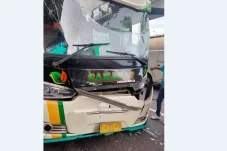 Bus Rombongan Calon...