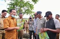 Petani Bulukumba Beri...