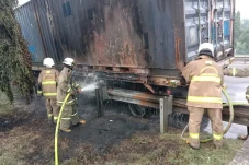 Pecah Ban, Truk Kontainer...