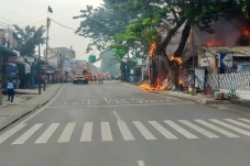 Puntung Rokok Sambar...