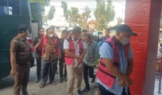 Kejari Tebo Tahan Adik...