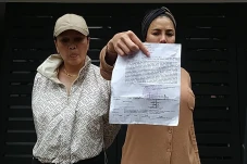 Polisi Pergi dari Rumahnya,...