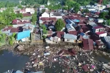 25 Rumah, 1 Restoran...