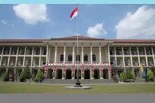 15 Universitas Terbaik...