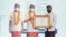 Bali Catatkan Kain Endek...
