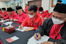 Disaksikan Megawati,...