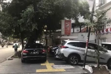 Cara Parkir Mobil di...