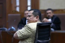 M Kece Kembali Absen...