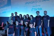 Bintangi Film Horor,...