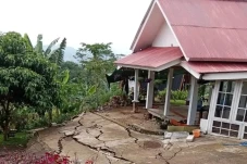 Pergerakan Tanah di...