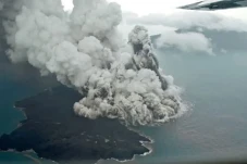 Gunung Anak Krakatau...
