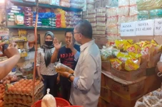Curhat Sembako Mahal,...