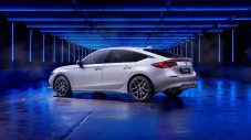 Mengusung Mesin Hybrid,...