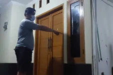 Terlelap Tidur, Rumah...