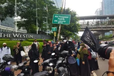 Massa Aksi 1706 Berdatangan...