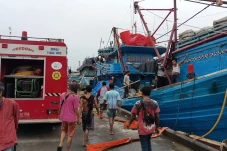 Kapal Ikan di Pelabuhan...