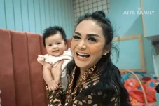 Krisdayanti Menikmati...