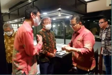 Bahas Bantuan Mobil...