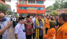Menko Airlangga Beri...