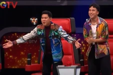 Berhasil Dapat 4 Chairs...