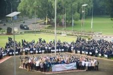 Lepas 3.332 Mahasiswa...