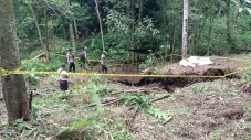 Penambang Emas di Bengkulu...