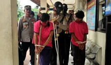 Tebas Korban dengan...