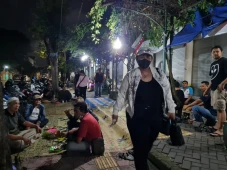 Wanita Bermasker Kembali...