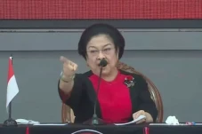 Megawati Ultimatum Kader...