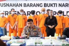 Bak Adegan Film, Polisi...