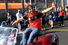 Ferrari Desak Carlos...