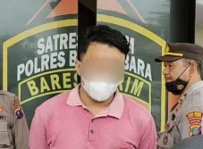 Cari Perhatian ke Pacar,...