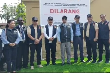 Lapangan Golf dan Hotel...