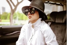 Syahrini Tulis Pesan...