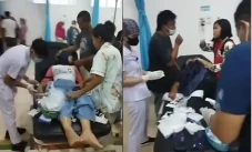 12 Orang dan 3 Ekor...