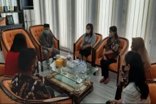 Diberhentikan Sepihak,...