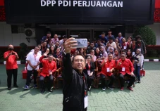 Tiba dengan Wajah Semringah,...