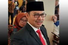 Bukan Air Galon, Kepala...