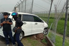 Diduga Sopir Mengantuk,...