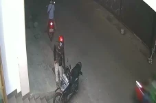 Baru Lunas, Motor Karyawati...