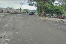 Jalan Rusak Parah, Warga...